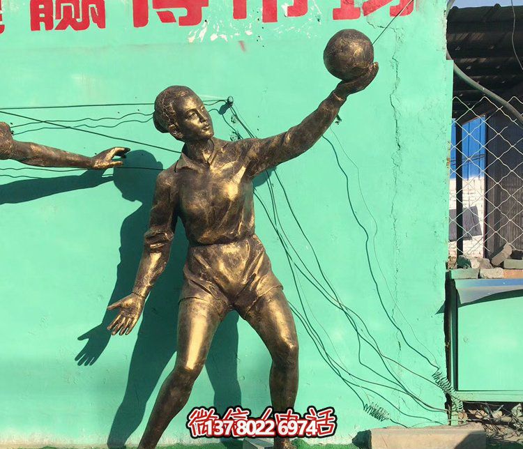 大型玻璃鋼排球學生雕塑，為廣場增添活力