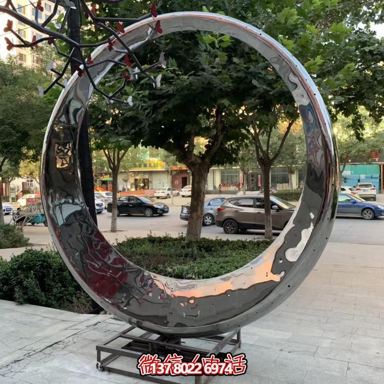 高級不銹鋼鏡面拋光圓環噴泉，為酒店會所戶外景觀雕塑增添絢麗色彩