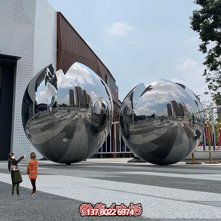 大型不銹鋼鏡面球體雕塑，為你的戶外空間增添獨特氣息