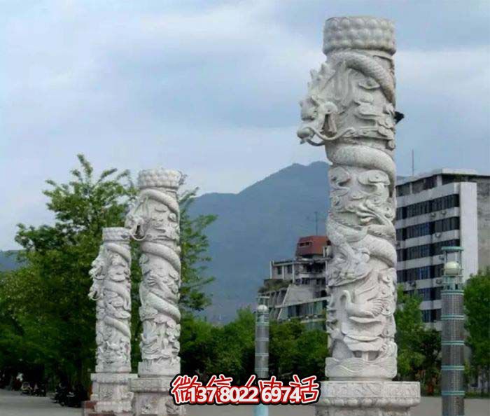 集大理石、石雕、龍柱于一體的大理景觀廣場