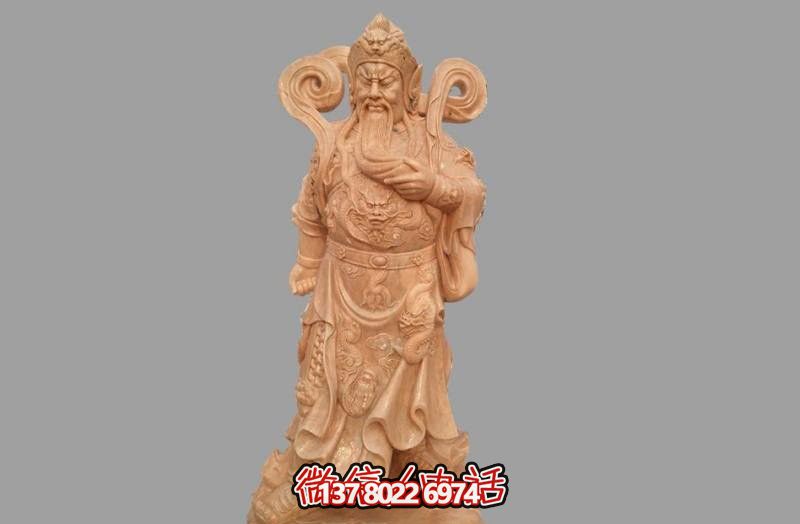 紅日晚霞下的關(guān)公雕塑，溫馨庭院里的佛像供奉