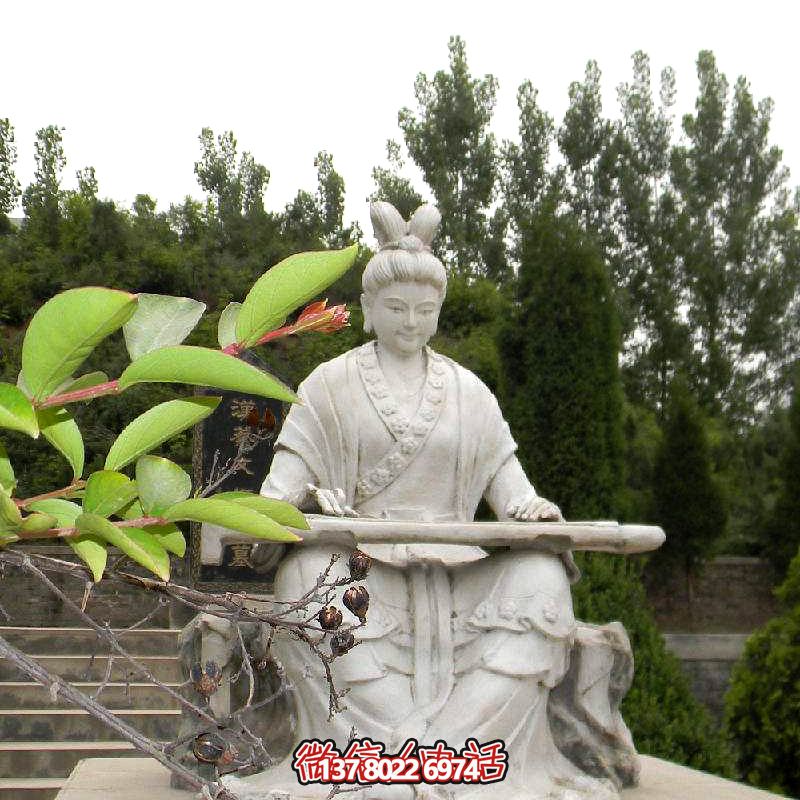 彈琴游玩古代景區，感受石雕雕塑之美